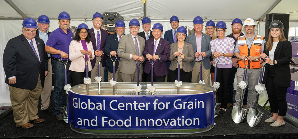 Group picture, photo of symbolic groundbreaking of Global Center for Grain and Food Innovation
